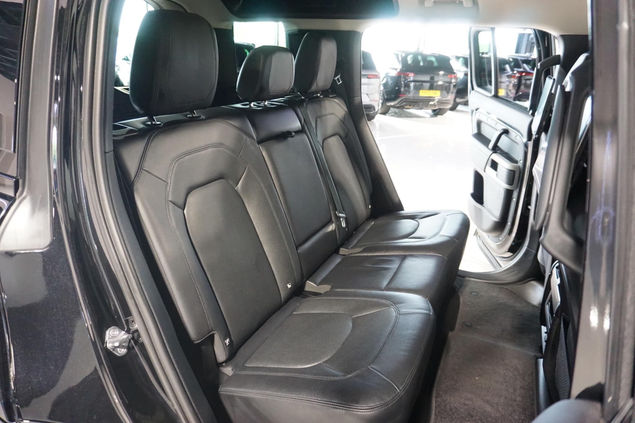 Land Rover Defender 110 3.0 D250 MHEV XS Edition SUV 5dr Diesel Auto 4WD Euro 6 (s/s) (250 ps)